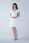 Beyaz Mini Kloş Dökümlü Kayık Yaka Pileli Abiye Elbise