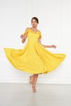 Sarı Pileli Midi Kloş Ayarlanabilir Askılı Fırfır Detay Abiye Elbise