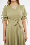 Yağ Yeşili Kruvaze Yaka Kuşaklı Büzgülü Midi Elbise