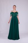 Zümrüt Uzun Kayık Yaka Püskül Detay Abiye Elbise