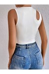 Beyaz Asimetrik Omuz Detay Crop Top Bluz