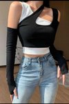 Siyah Beyaz Asimetrik Kesik Parmak Geçmeli Crop Bluz