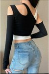 Siyah Beyaz Asimetrik Kesik Parmak Geçmeli Crop Bluz