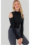 Siyah Esnek Yarım Balıkçı Cut Out Omuz Detay Bluz