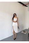 Beyaz Şortlu Çepli Yırtmaçlı Etek