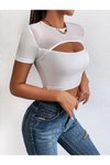 Beyaz Kısa Kollu Tüllü Göğüs Dekolteli Crop Bluz