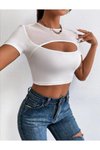 Beyaz Kısa Kollu Tüllü Göğüs Dekolteli Crop Bluz