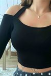 Siyah Uzun Kol Crop Madonna Yaka Bluz