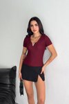 Bordo Kısa Kol V Yaka Aksesuarlı Bluz