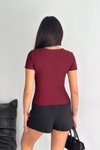 Bordo Kısa Kol V Yaka Aksesuarlı Bluz
