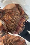 Turuncu Desenli Şifon Dik Yaka Omuz Dekolteli Bluz