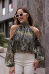 Yeşil Şifon Desenli Dik Yaka Omuz Dekolteli Bluz