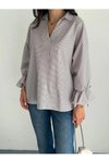 Gri Çizgili Arkası Asimetrik Yırtmaç Detaylı Bluz Gömlek