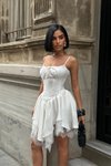 Beyaz Mini Straplez Askılı Kat Etekli Göğüs Bağlamalı Abiye Elbise