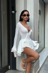 Beyaz Pileli Mini Şık Şortlu Düğme Detaylı İspanyol Kol Elbise