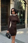 Kahverengi Mini Vatkalı Büzgü Detaylı Sandy Kumaş Elbise
