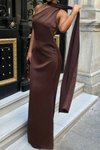 Kahverengi Uzun Saten Tek Omuz Şal Detaylı Abiye Elbise