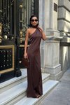 Kahverengi Uzun Saten Tek Omuz Şal Detaylı Abiye Elbise