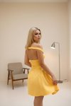 Sarı Mini Omzu Açık Sırt Dekolteli Elbise