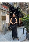 Siyah Uzun Halter Yaka Sırt Dekolteli Pliseli Kumaş Abiye Elbise