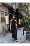 Siyah Uzun Halter Yaka Sırt Dekolteli Pliseli Kumaş Abiye Elbise