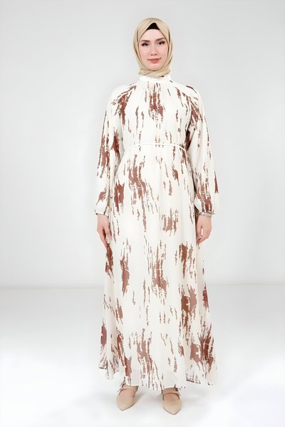 فستان محتشم مطبوع بلون أبيض وقهوة