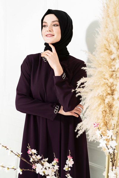 Mürdüm Zincir Aksesuar Detaylı Yakası Fiyonklu Ferace