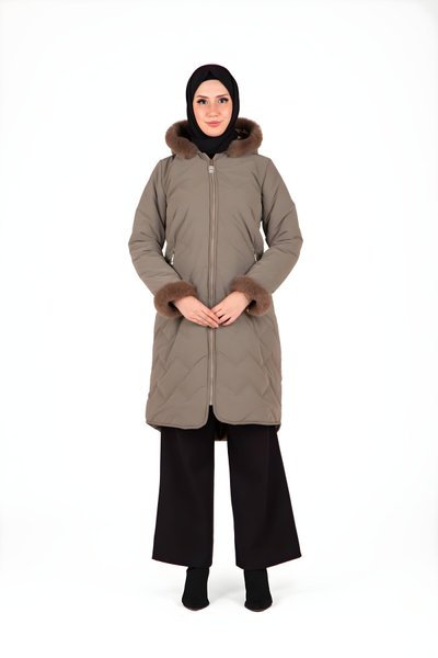 Vizon Kapüşonu Ve Kolları Peluş Detaylı Kaban