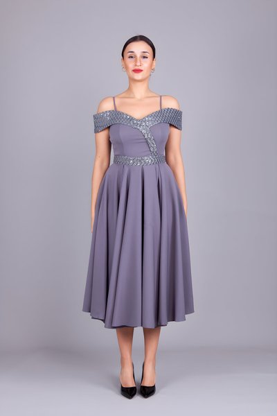 Gri Kareli Midi Askılı Düşük Omuz Kloş Payet Detaylı Abiye Elbise