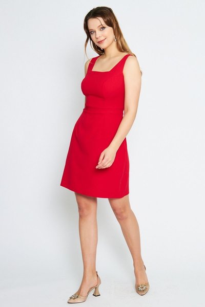 Kırmızı Diz Üstü Mini Kare Yaka Geniş Akılı Abiye Elbise