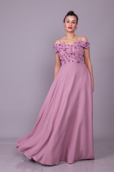 Koyu Gül Çiçekli Uzun Kloş Askılı Düşük Omuz Tül Detay Abiye Elbise