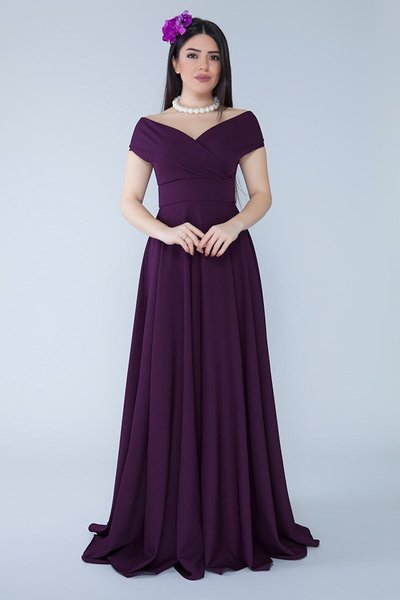 فستان سهرة طويل لون برغندي بياقة قارب وأكتاف منسدلة