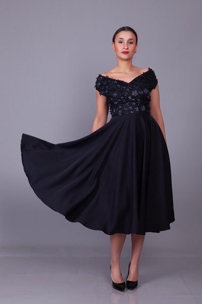 Siyah Midi Çiçekli Tül Detay Kayık Yaka Abiye Elbise