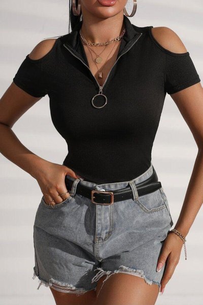 بلوزة ياقة بودي سوداء بسحاب