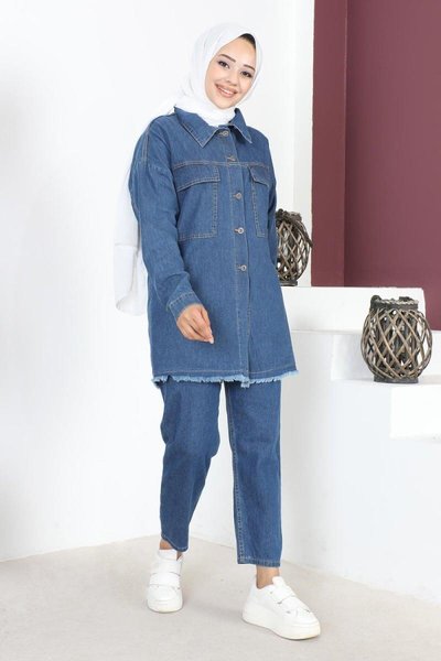 جاكيت محتشم أزرق من الدينم بتفاصيل شرابة