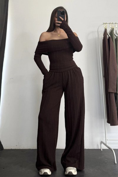 Kahverengi Madonna Yaka Parmak Geçmeli Bluz Pantolon İkili Takım