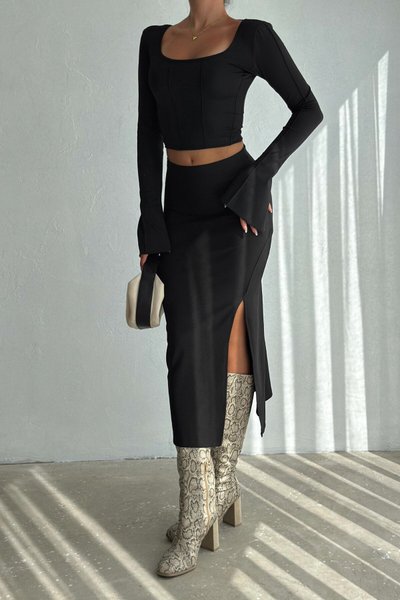 تنورة ميدي بخصر عالٍ سوداء بتفصيل شق - قماش عثماني