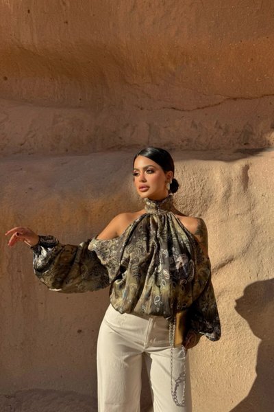 Patterned Chiffon Cold Shoulder Stand Collar Blouse - Green