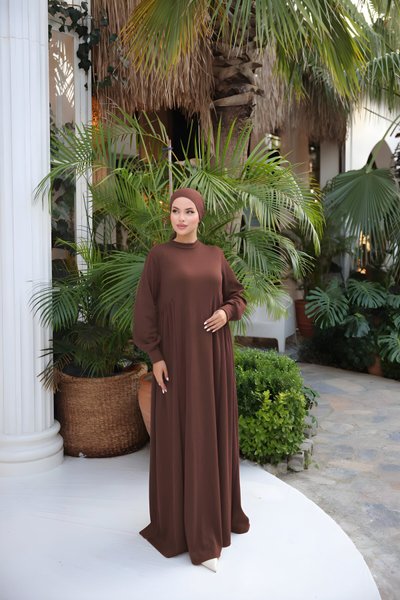 فستان محتشم محبوك بزم جانبي لون القهوة الداكن