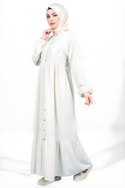 فستان محتشم مكشكش بتفاصيل كسرات وأزرار مرصعة