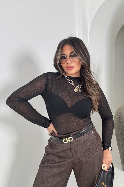 بلوزة تول شبه شفافة سوداء مُبرقشة