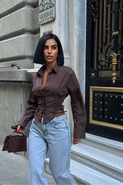 Kahverengi Korse Formlu Yan Bağcıklı Gömlek