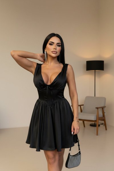 فستان قصير أسود ساتان بشورت وتفاصيل كورسيه