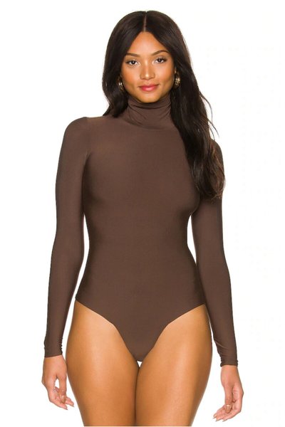 بودي ياقة عالية جيرسيه حريري لون بني