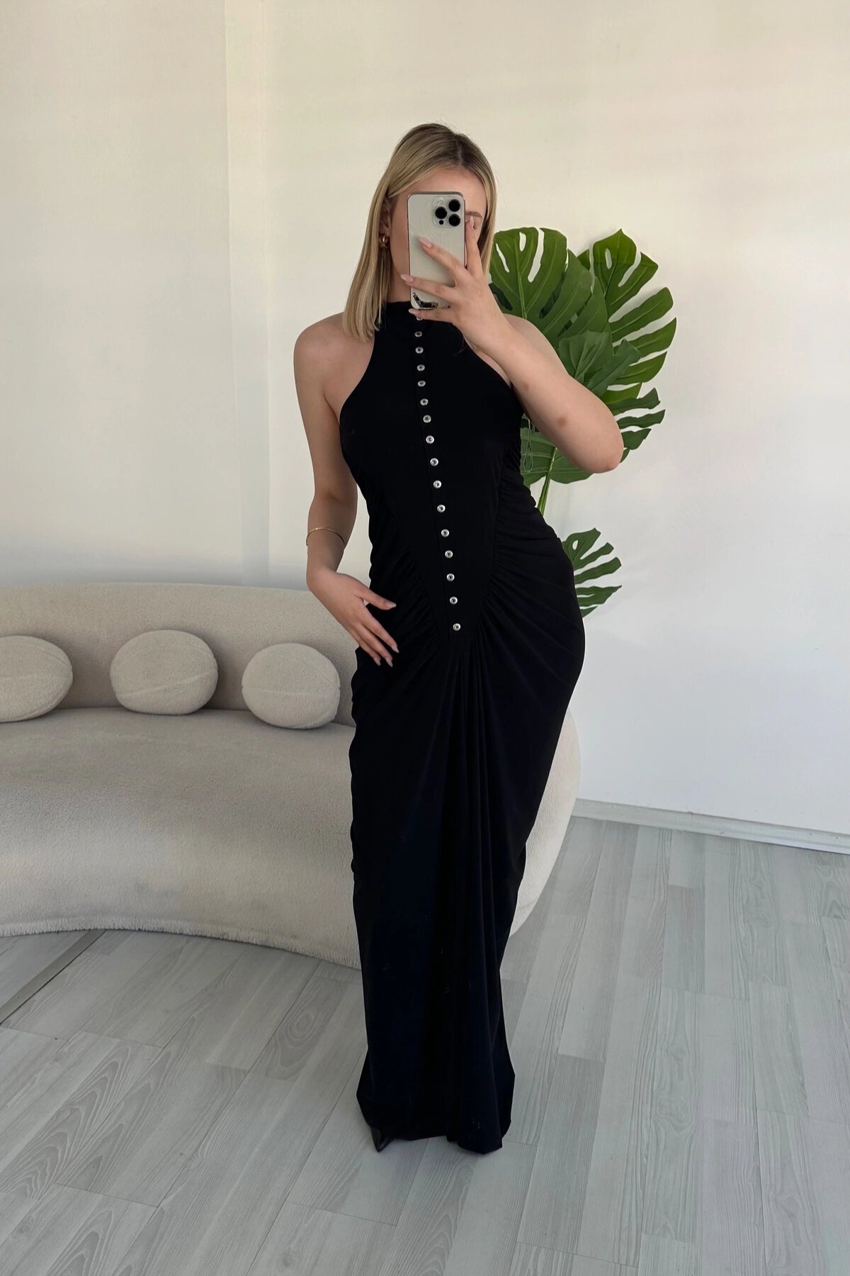 فستان سهرة طويل أسود ياقة هالتر مكشكش بتفاصيل أزرار - VİSKALİ