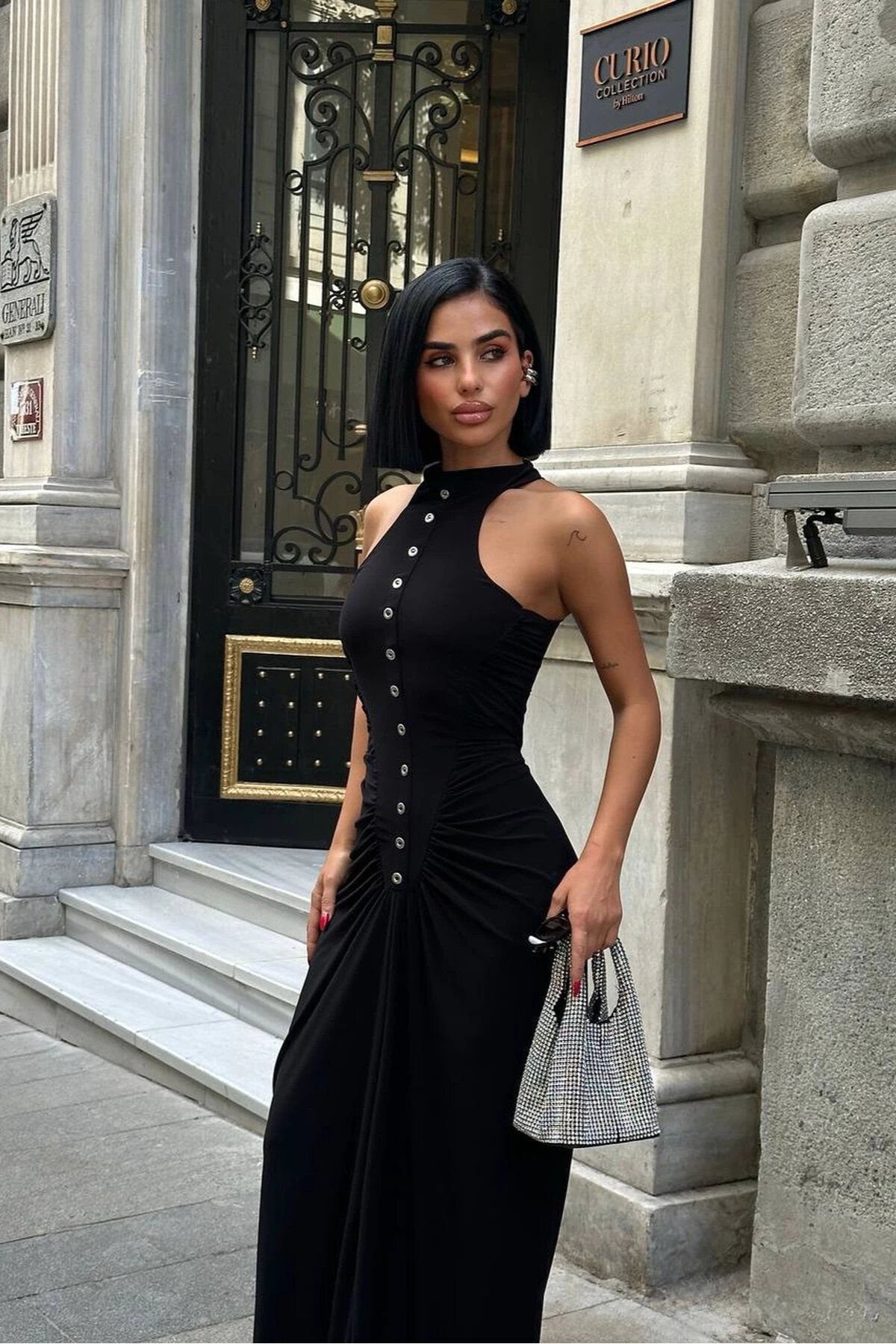 فستان سهرة طويل أسود ياقة هالتر مكشكش بتفاصيل أزرار - VİSKALİ