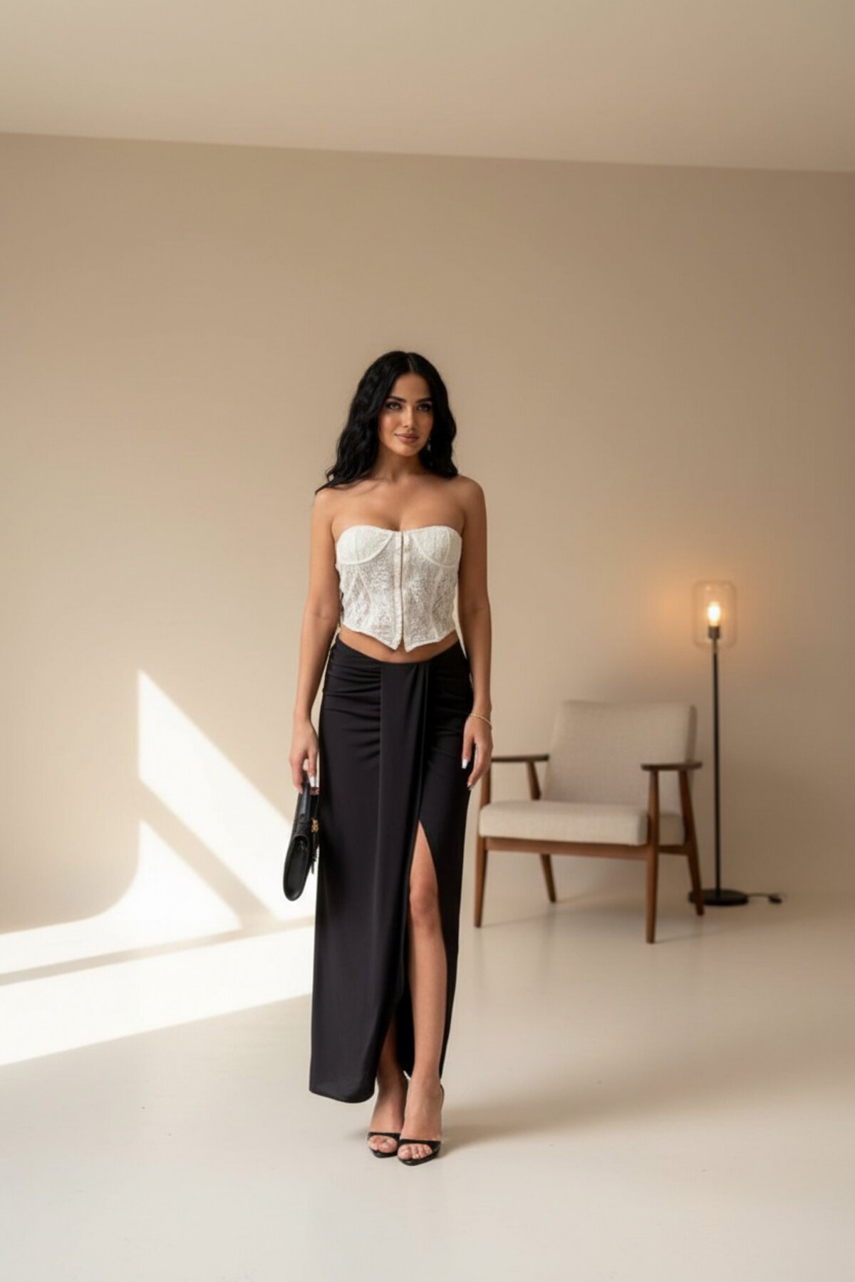 Siyah Uzun Yırtmaçlı Büzgü Detaylı Etek