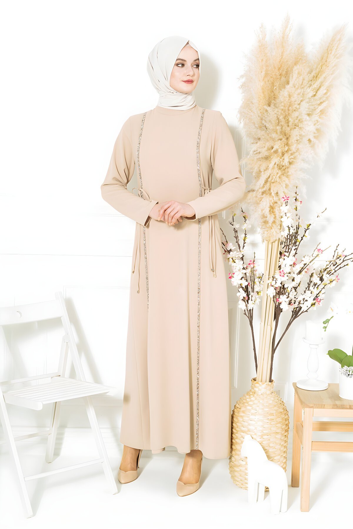 Bej Kum Krep Aydan Taş Şeritli Elbise Bej Kum Krep Aydan Taş Şeritli Elbise