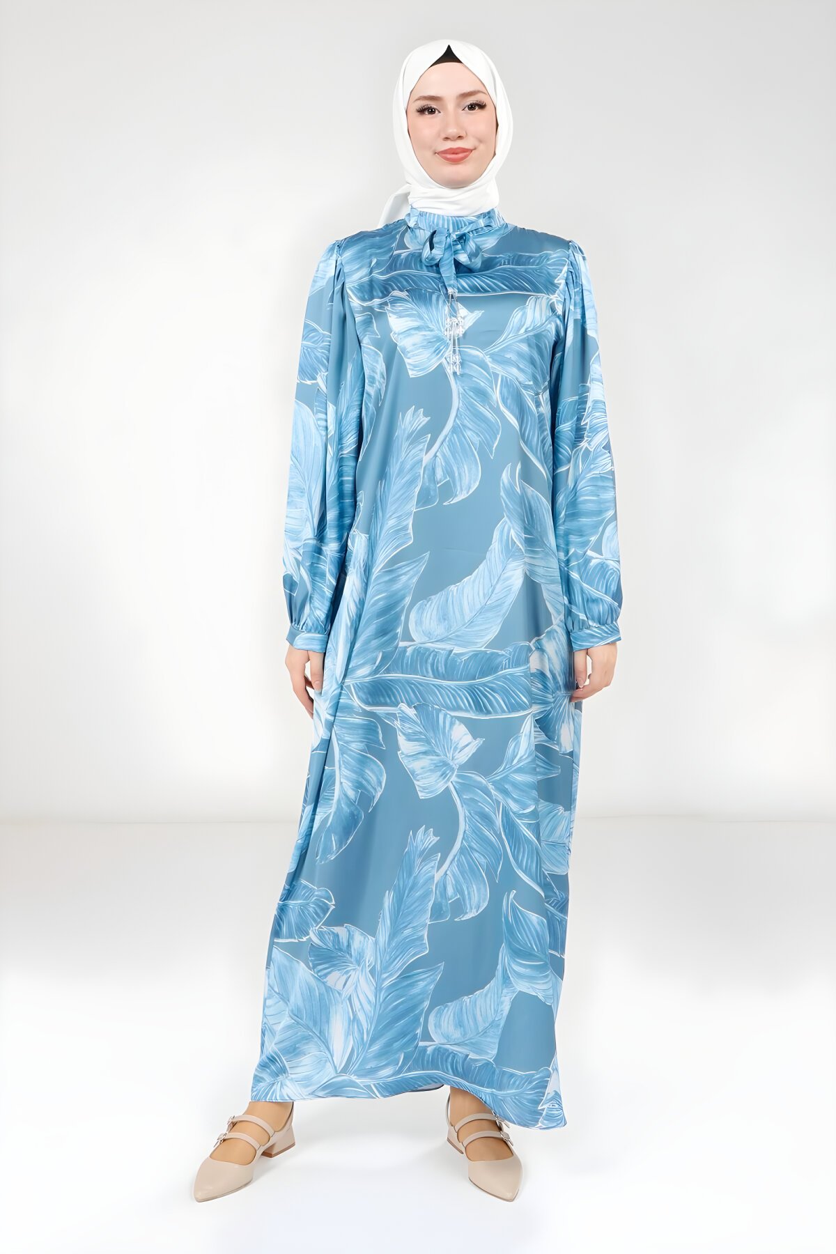 Mavi Baskılı Boynu Kuşak Detaylı Elbise Mavi Baskılı Boynu Kuşak Detaylı Elbise