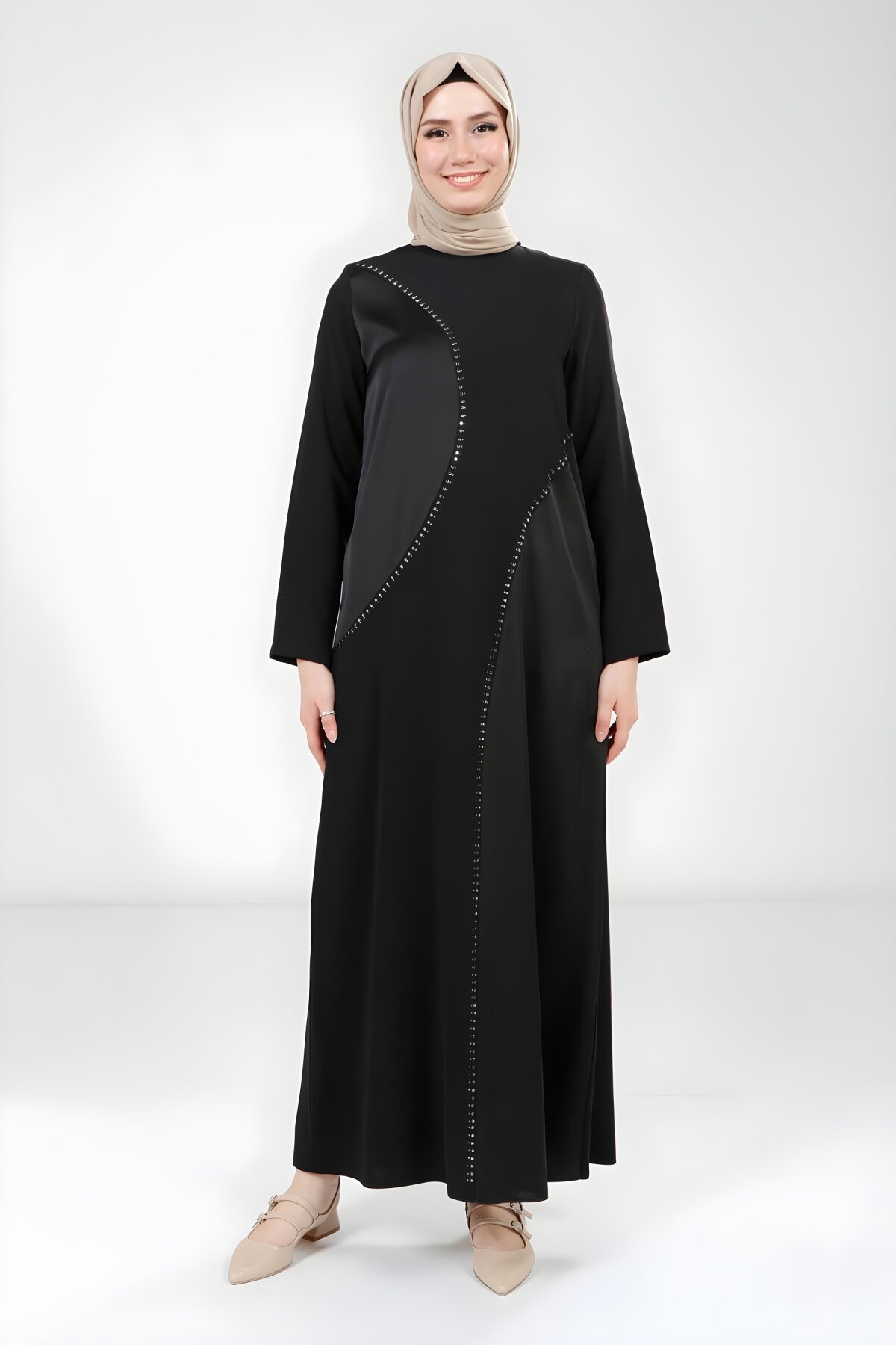 فستان محتشم أسود بتفاصيل حجر - Beyza